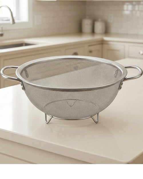 Grwnv Round Fine Mesh Colander with Two Handles and Three Feet 26 cm - Lifestyle view